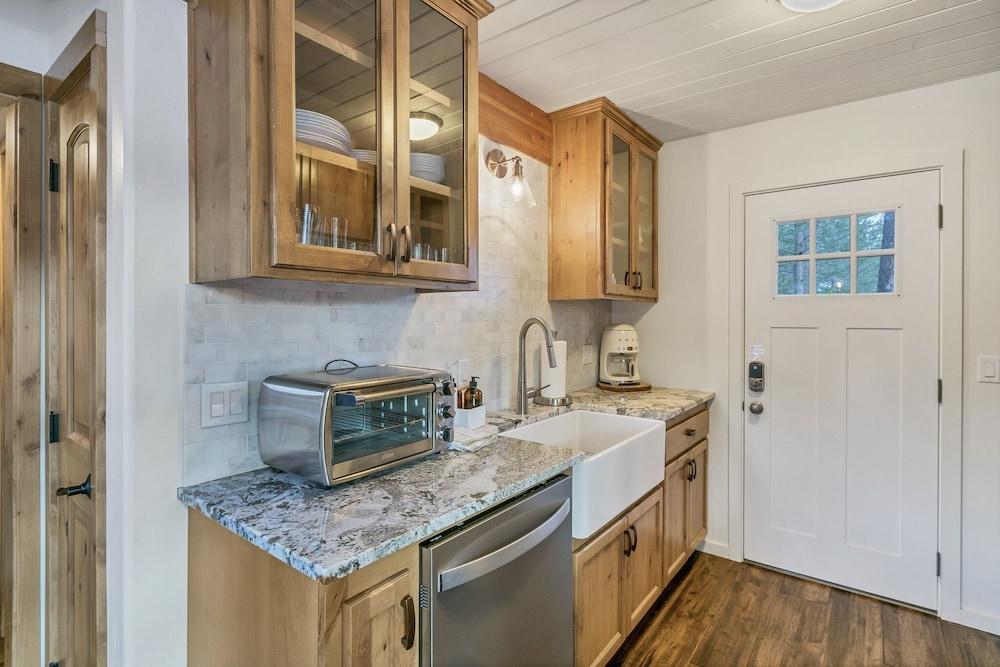 12 Central 2 Bedroom Home by Redawning