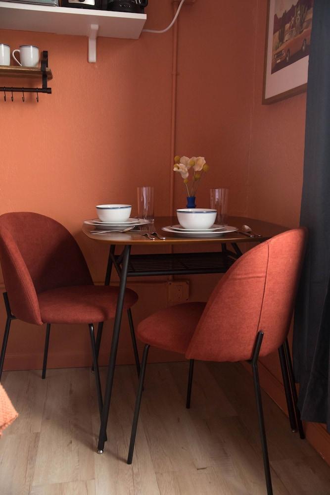 Beverly Boulevard! Cozy Studio! Sleeps 2!