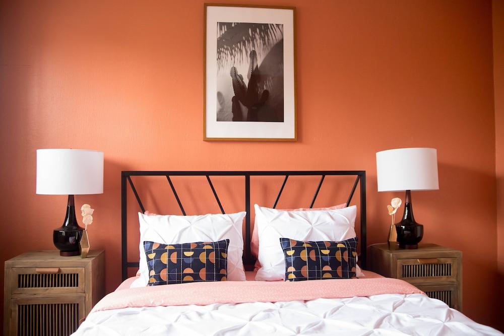 Beverly Boulevard! Cozy Studio! Sleeps 2!