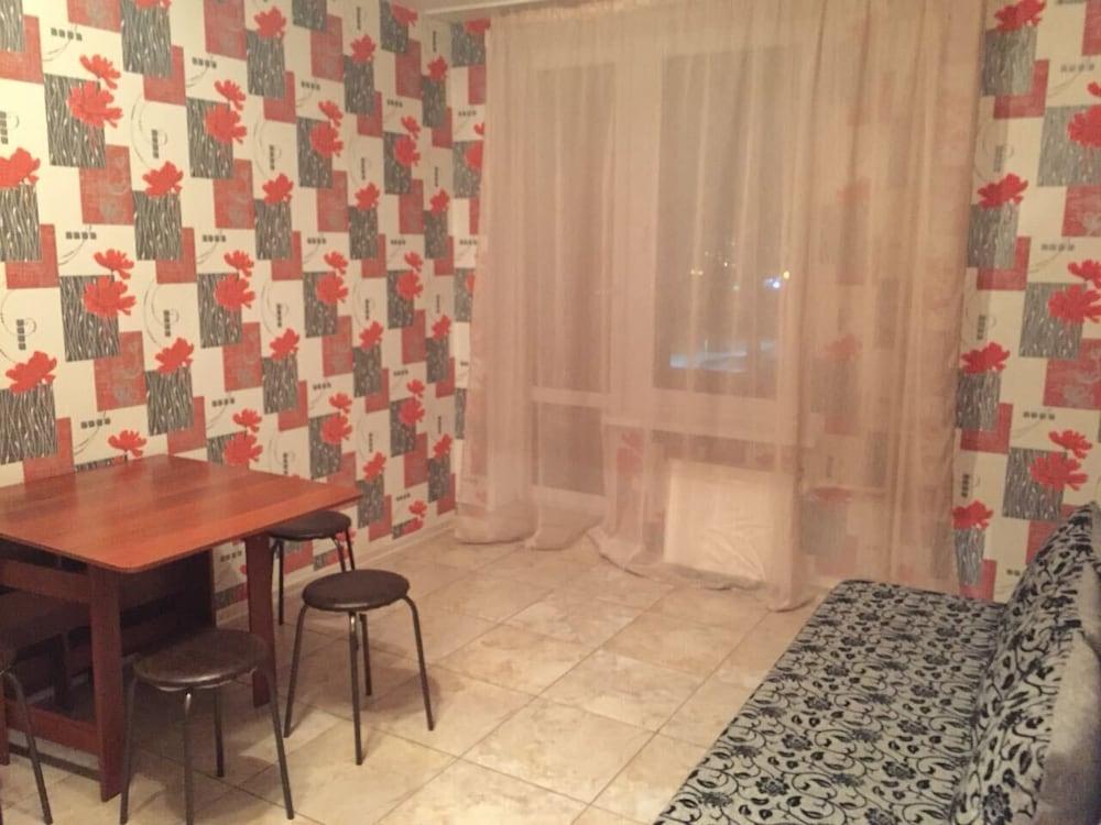 Komsomolskaya 15 - 141