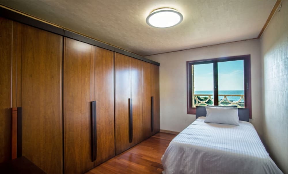 Witch's  broomstick Pension