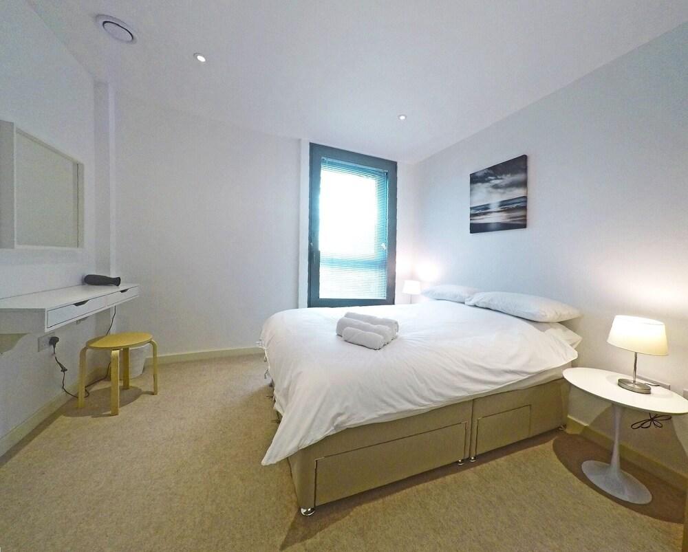 West Side Apartments Brentford