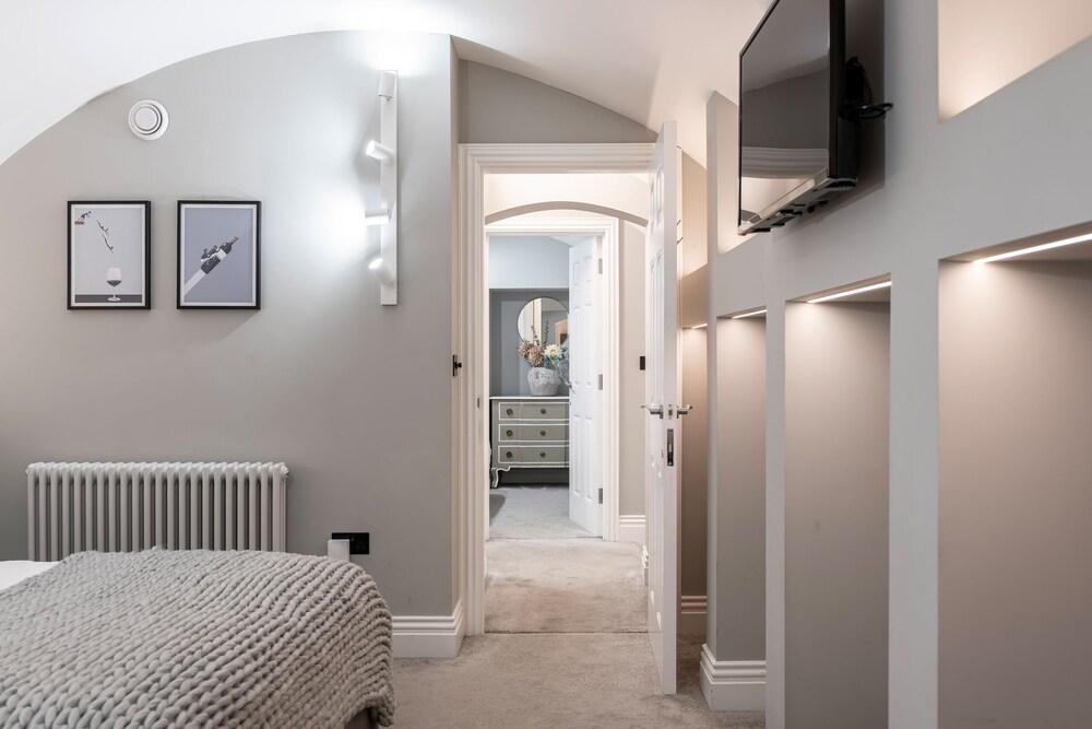 Wine Vaults Apartment