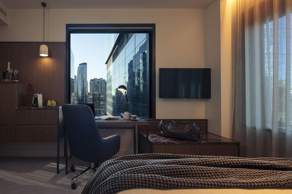 Next Hotel Melbourne, Curio Collection by Hilton