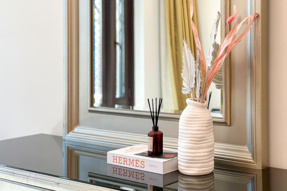 HiGuests - Souk Al Bahar