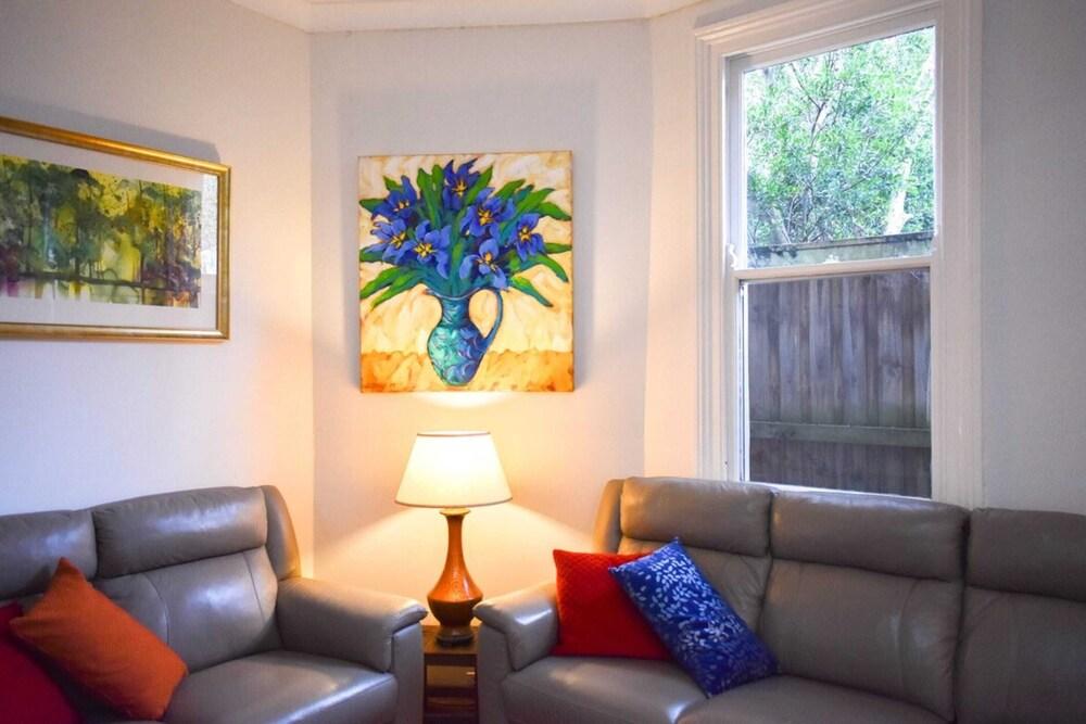 Cosy Erko 2 Bedroom Home on Edge of Sydney City Centre