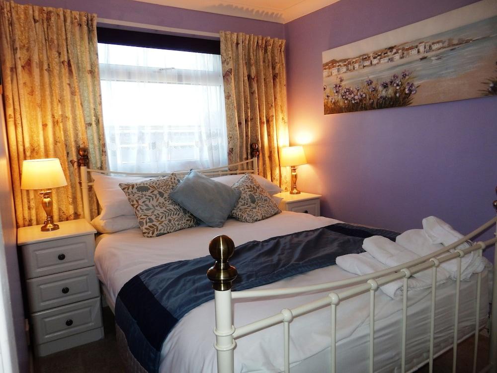 Sheena's Dartmouth Chalets