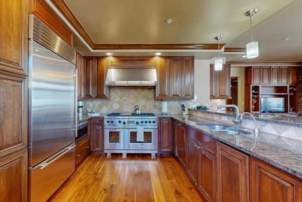 Luxury Ski in, Ski out 3 Bedroom Mountain Residence in the Heart of Lionshead Village with Heated Pool and Slopeside Hot Tub