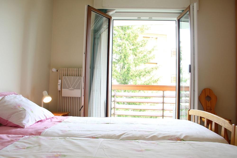 Central & Cozy - Rainbow A