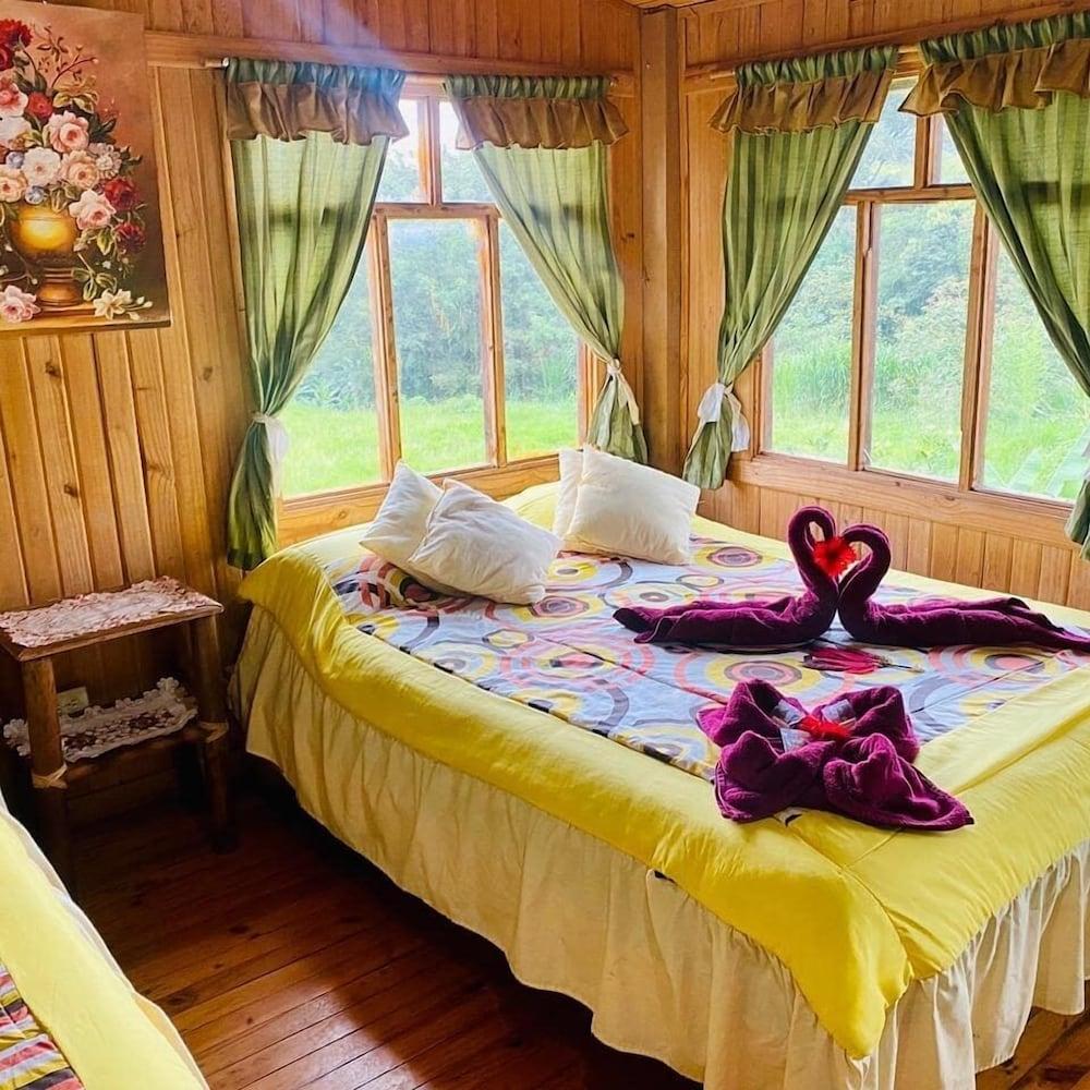 Mindo GlamBird Glamping &amp; Lodge