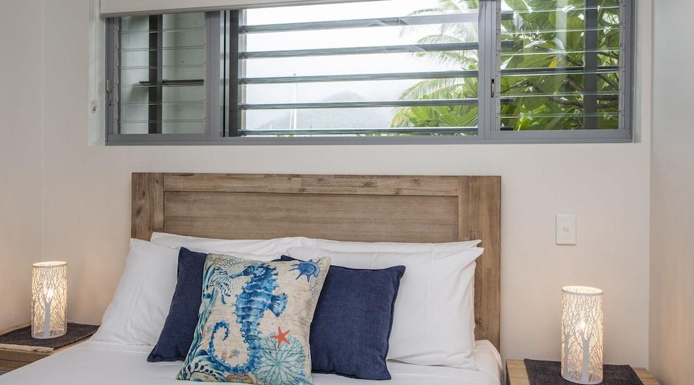 Magnetic Blue Waterfront Apartments