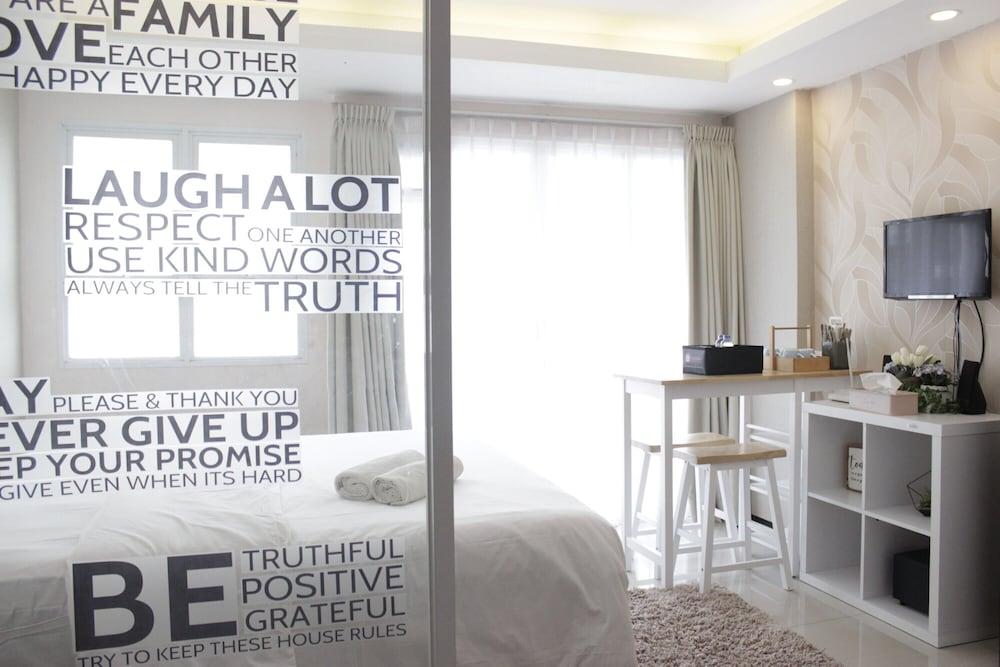 Spacious & Stylish Studio at Gateway Pasteur Apartment