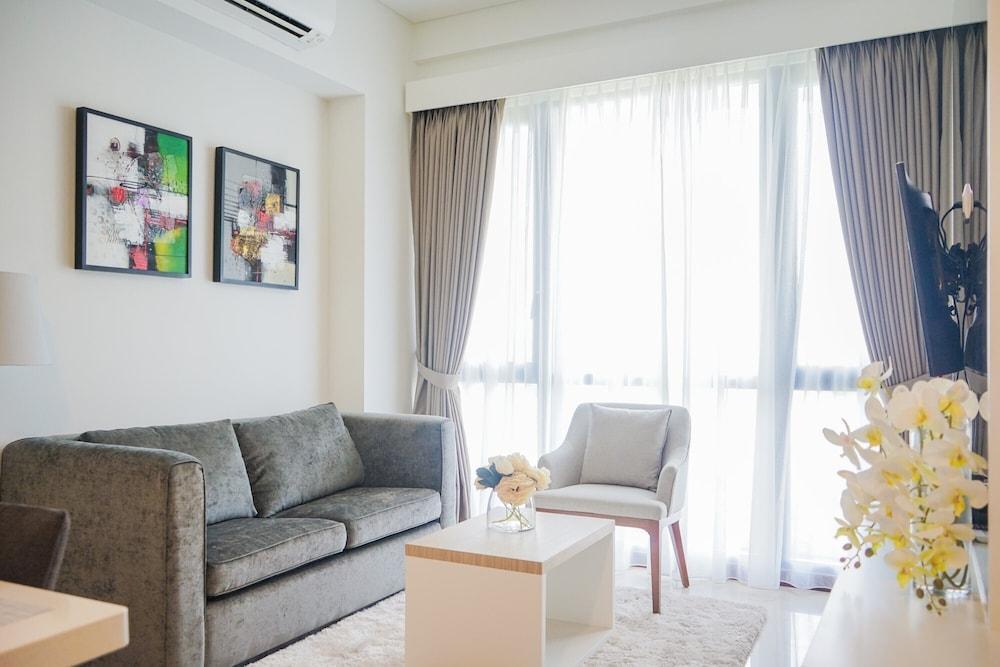 Comfortable 1BR Apartment at Marigold Nava Park