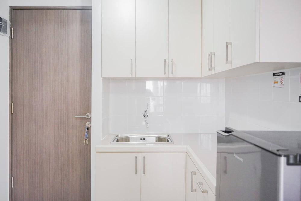 Minimalist 2BR at Emerald Bintaro Apartment