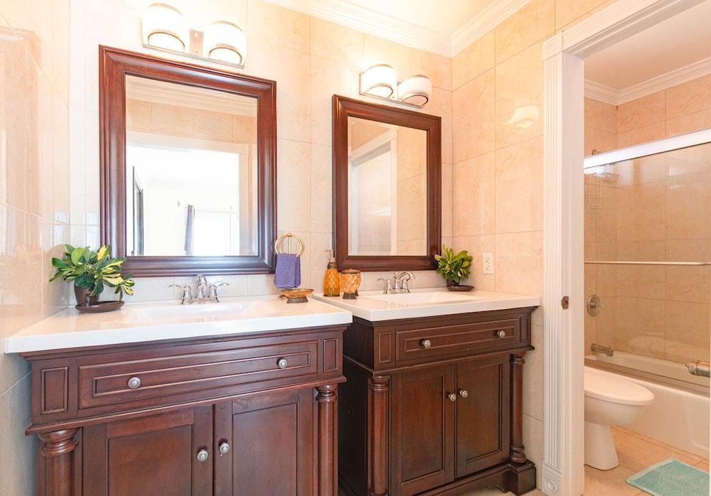 Delaporte 12 Ocean Front Townhome - Pool