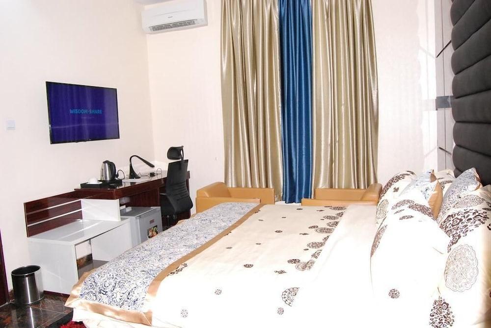 Exclusive Serene Hotel