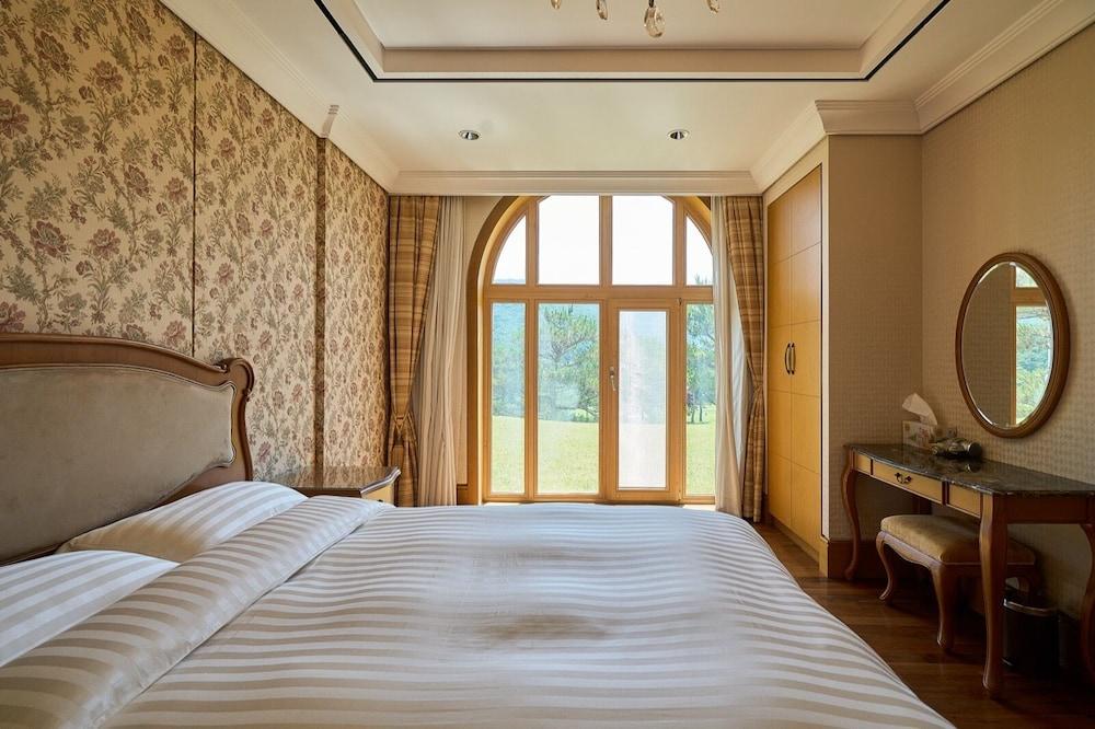 Crystal Valley CC - Golden Village