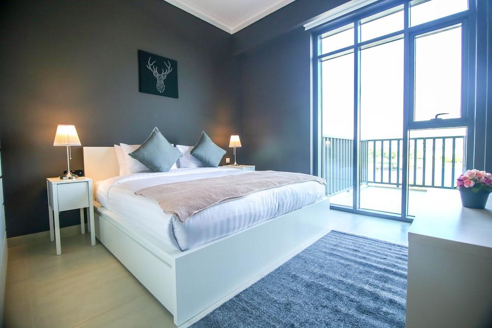 LuxBnB VidaResidences GolfCourseView3BDR