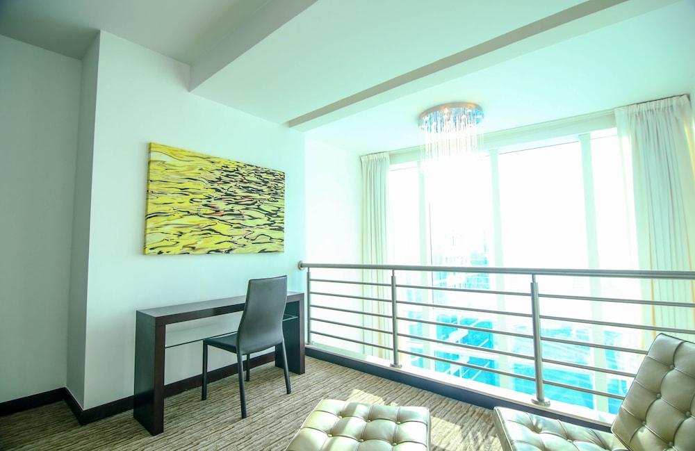 Lux BnB Movenpick JLT Penthouse 1BDR