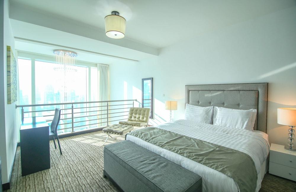 Lux BnB Movenpick JLT Penthouse 1BDR
