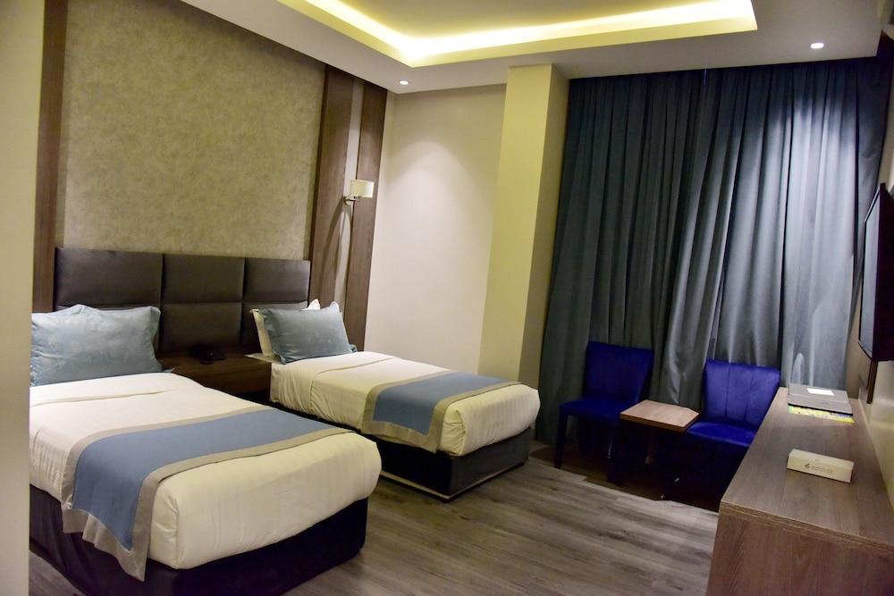 Grand Silverton Hotel