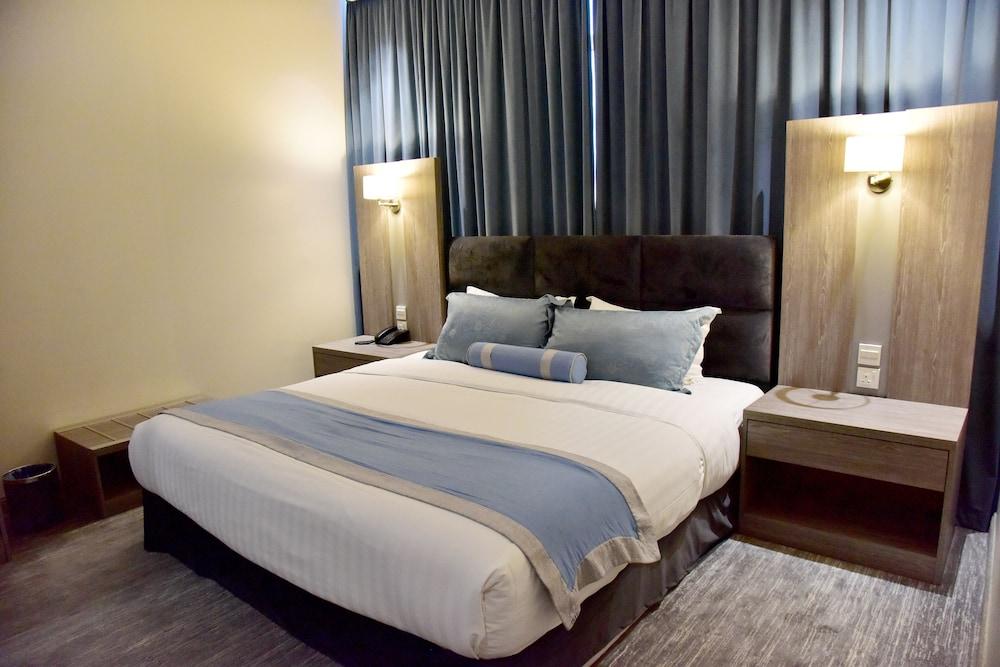 Grand Silverton Hotel