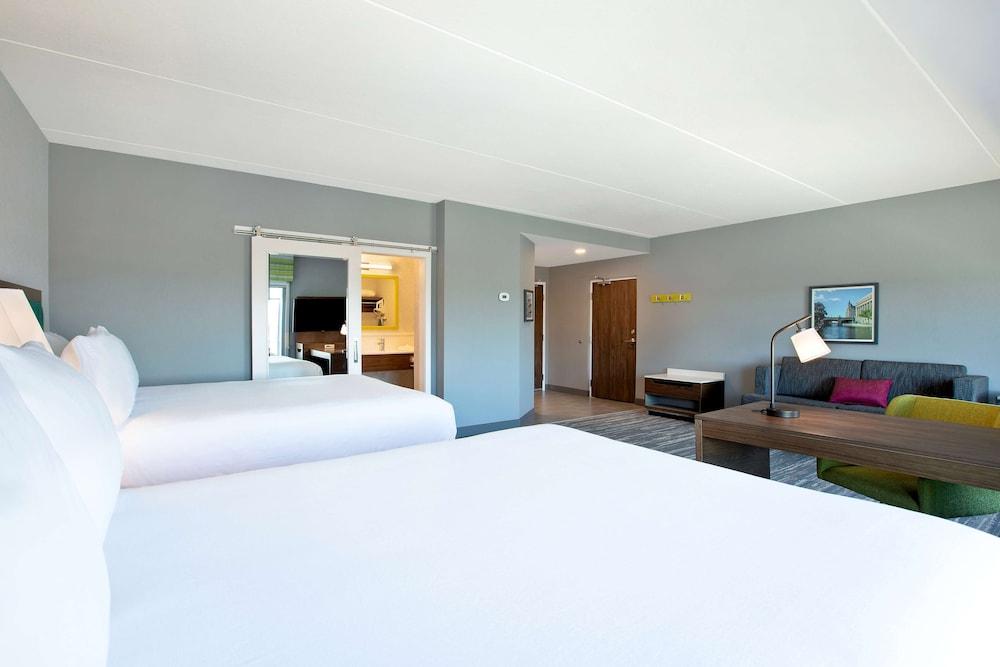 Hampton Inn & Suites Ottawa West