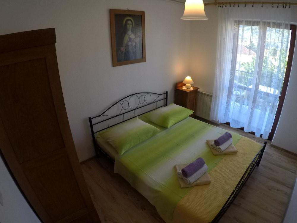 Antique Apartment With Balcony