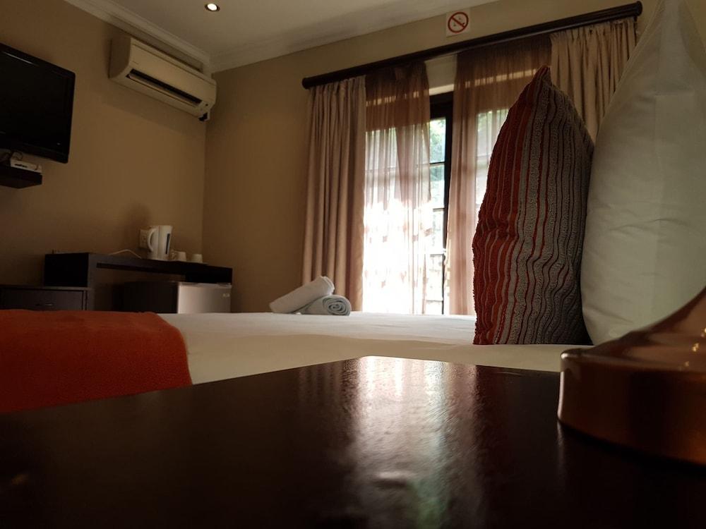 Fairview Bed And Breakfast - Double Bedroom 4