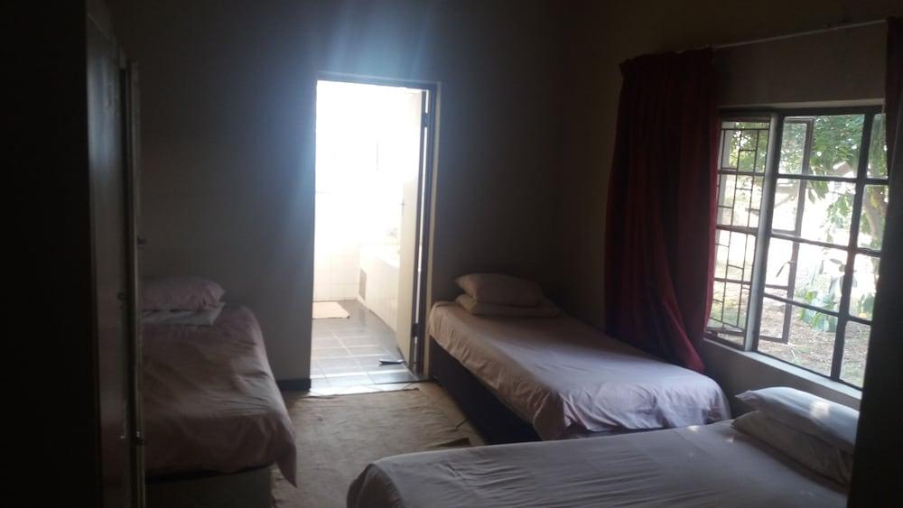 Room in Guest Room - Old Farmhouse for 3 in Limpopo Province