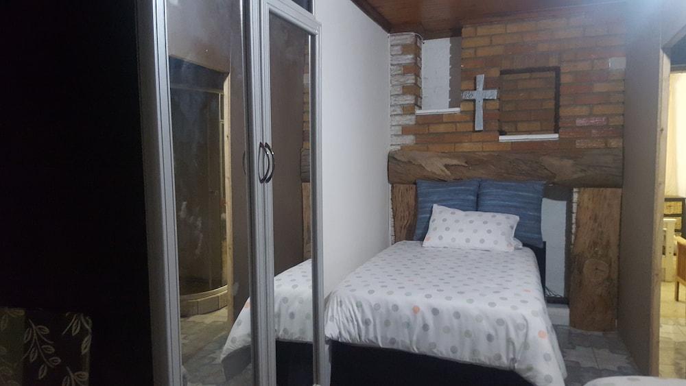 Room in House - Patzerella's Cozy Nest