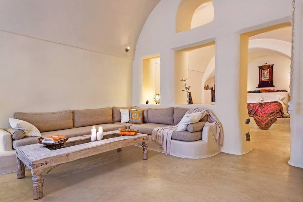 Real Santorini Cave House far From the Crowds