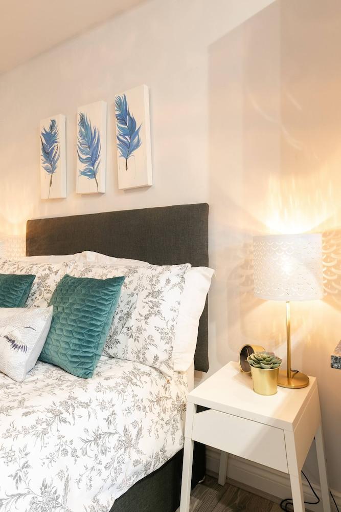 Room in Apartment - 12 Helena Luxury Serviced Apartment