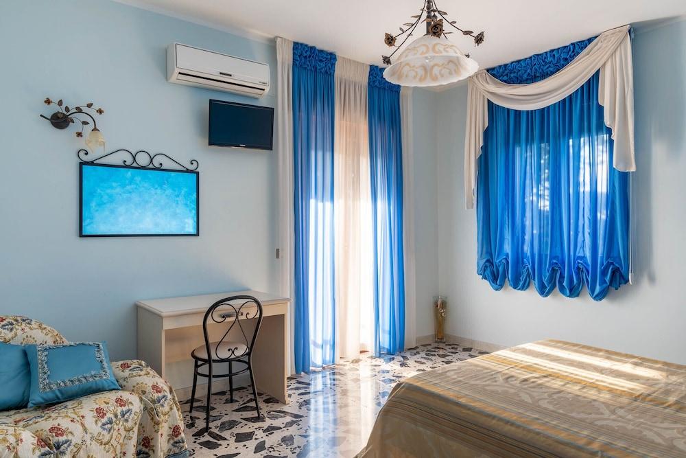 Bb La Mortella With Pool