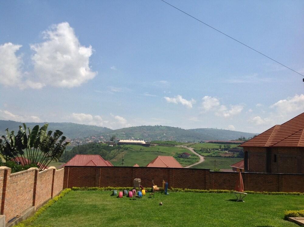 Standard Queen Bedroom Akagera Myplace