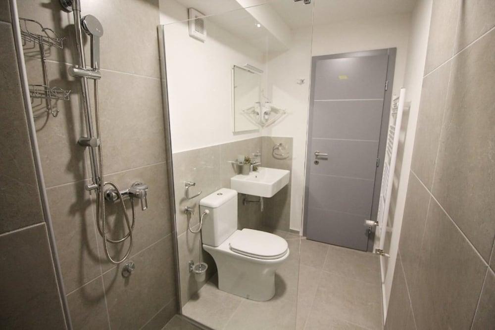 Alessio Premium Rooms - Triple Bedroom