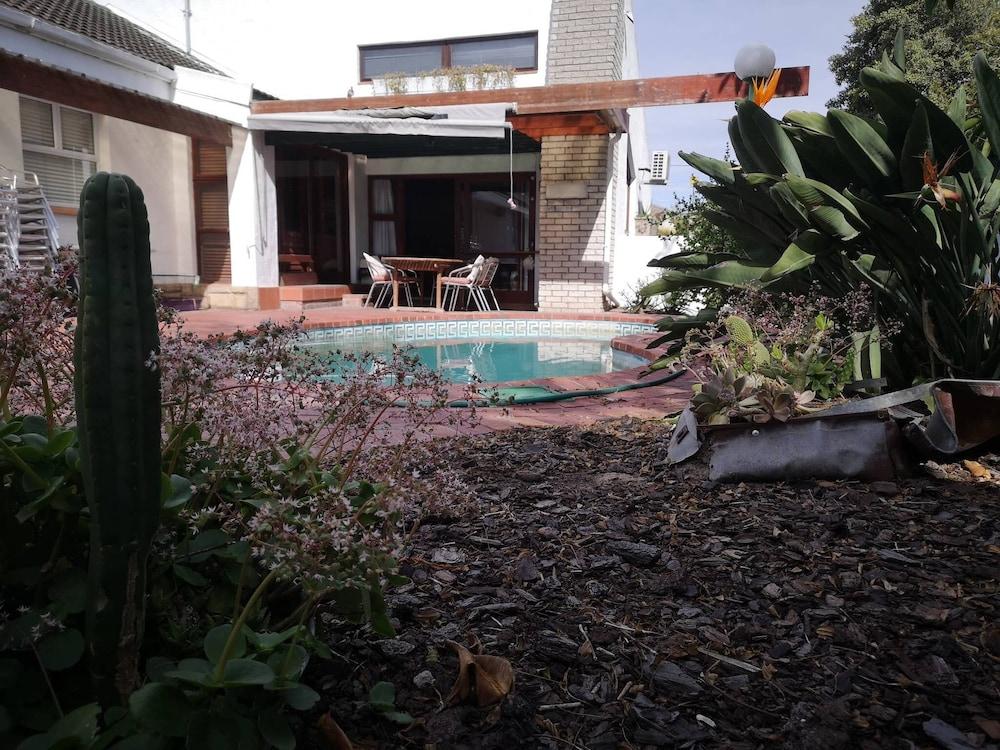 Room in Guest Room - Home Away From Home With Friendly Hosts