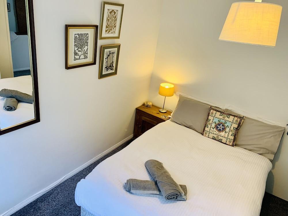 Stylish Central House Next To Warwick Castle