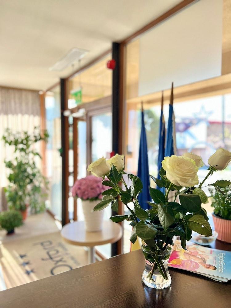 Hotel Oxford Inn & Suites