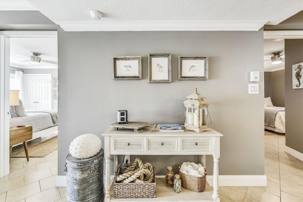 Pinnacle Port by Book That Condo