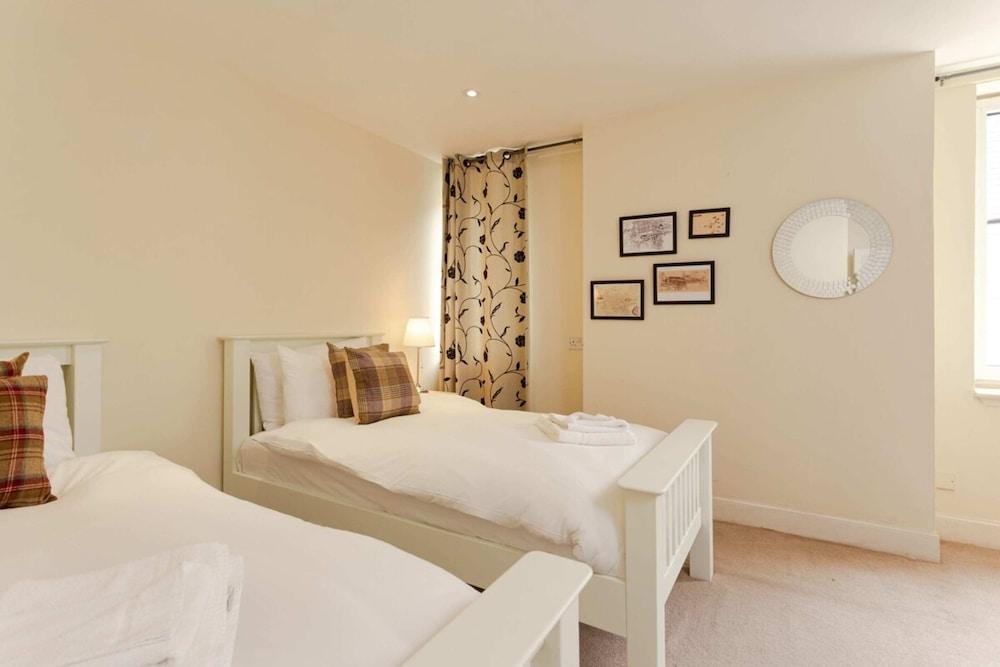 Luxury Morningside Cottage With Patio