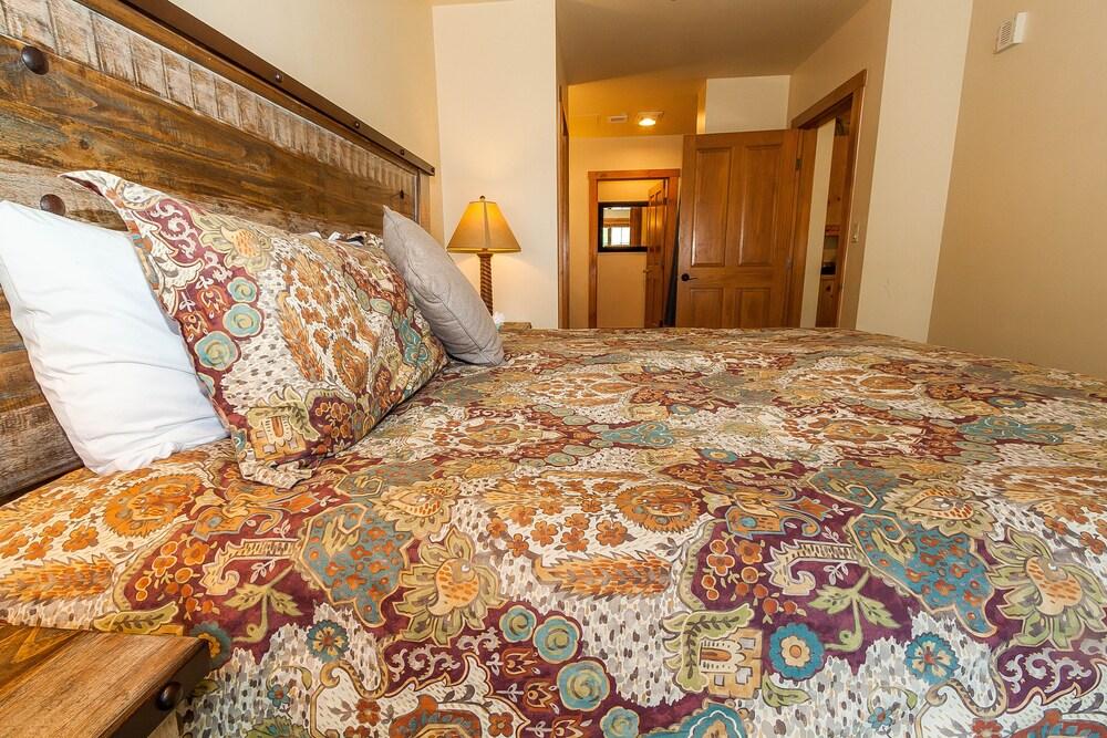 Expedition Station by Summit County Mountain Retreats