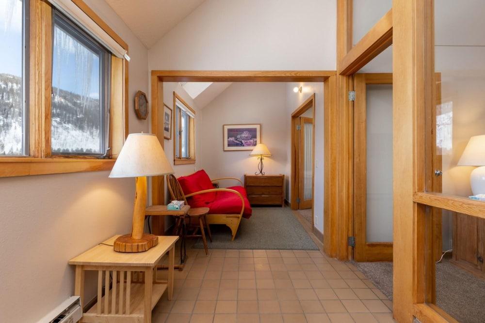 Pines by Summit County Mountain Retreats