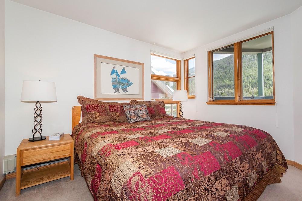 Lakeshore by Summit County Mountain Retreats