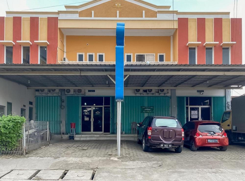 RedDoorz @ Jalan Morotai Lampung