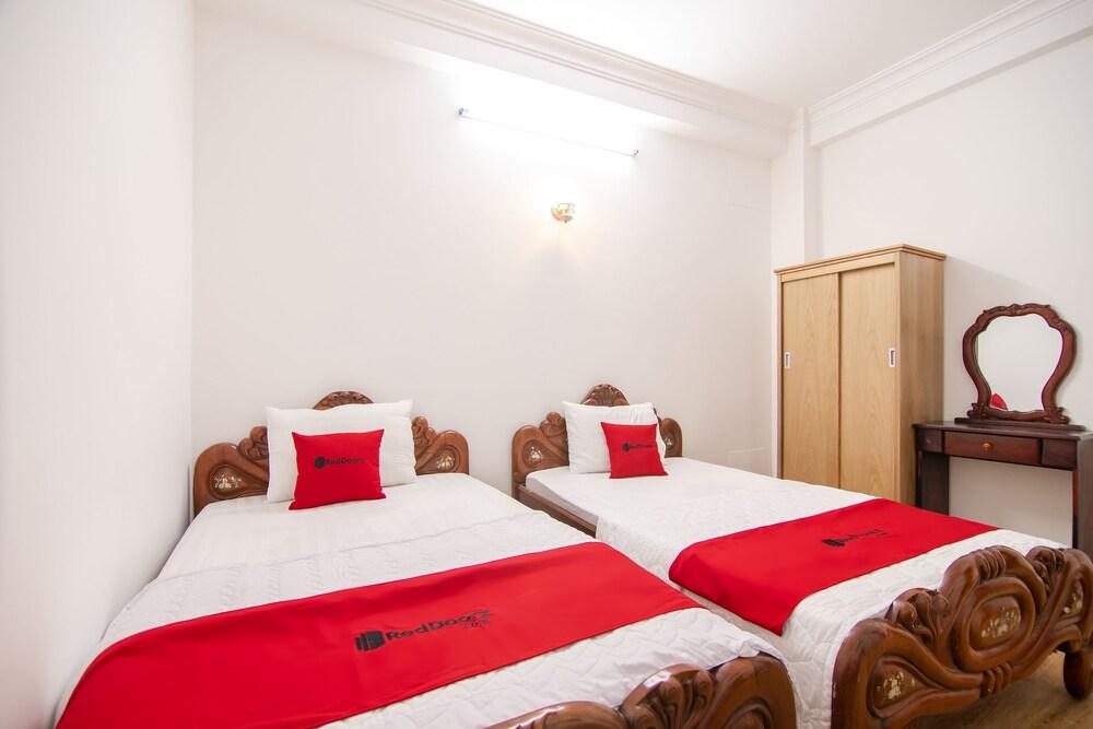 RedDoorz @ Saigon Train Station