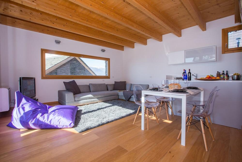 Riva Bellano Camelia 1