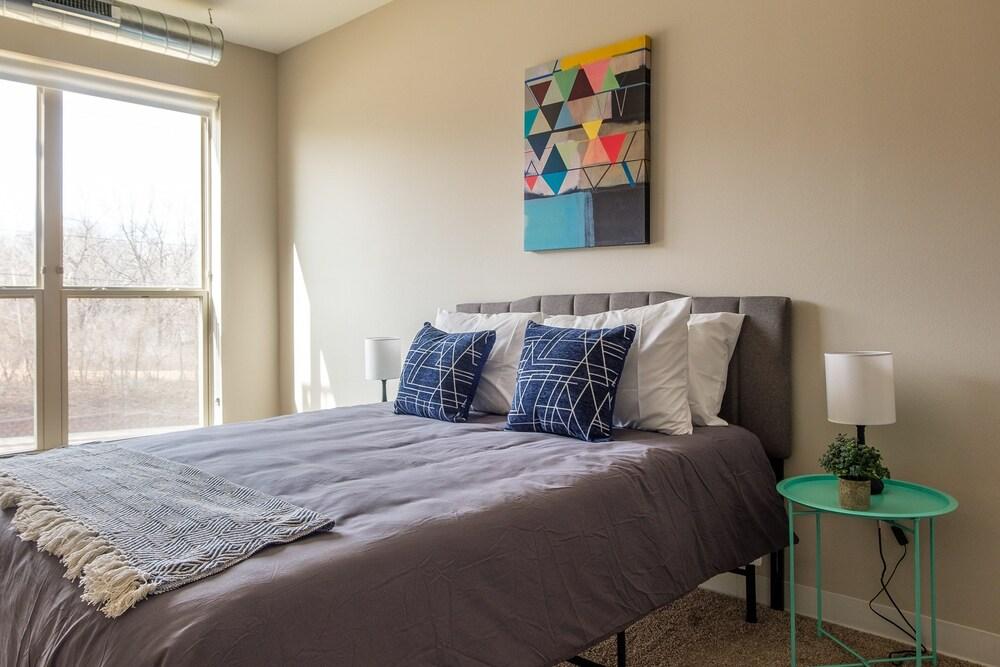 FRONTDESK Core Apts Campustown Ames