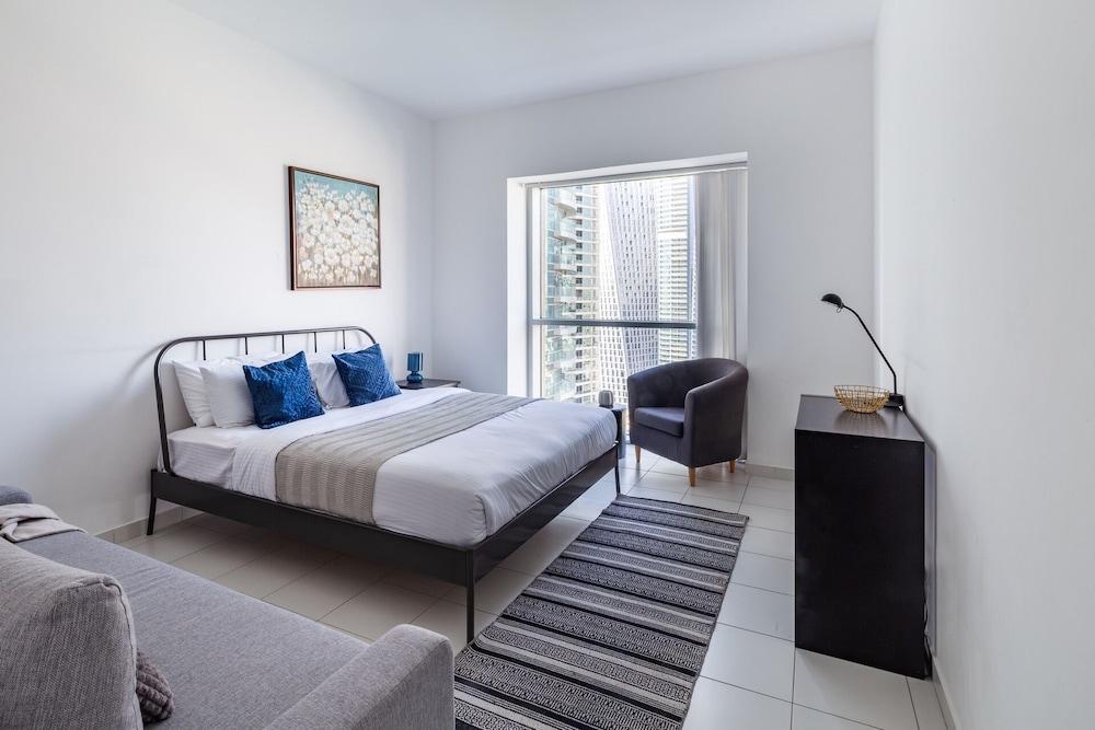 Gorgeous and Spacious 3BR With Full Marina Views!