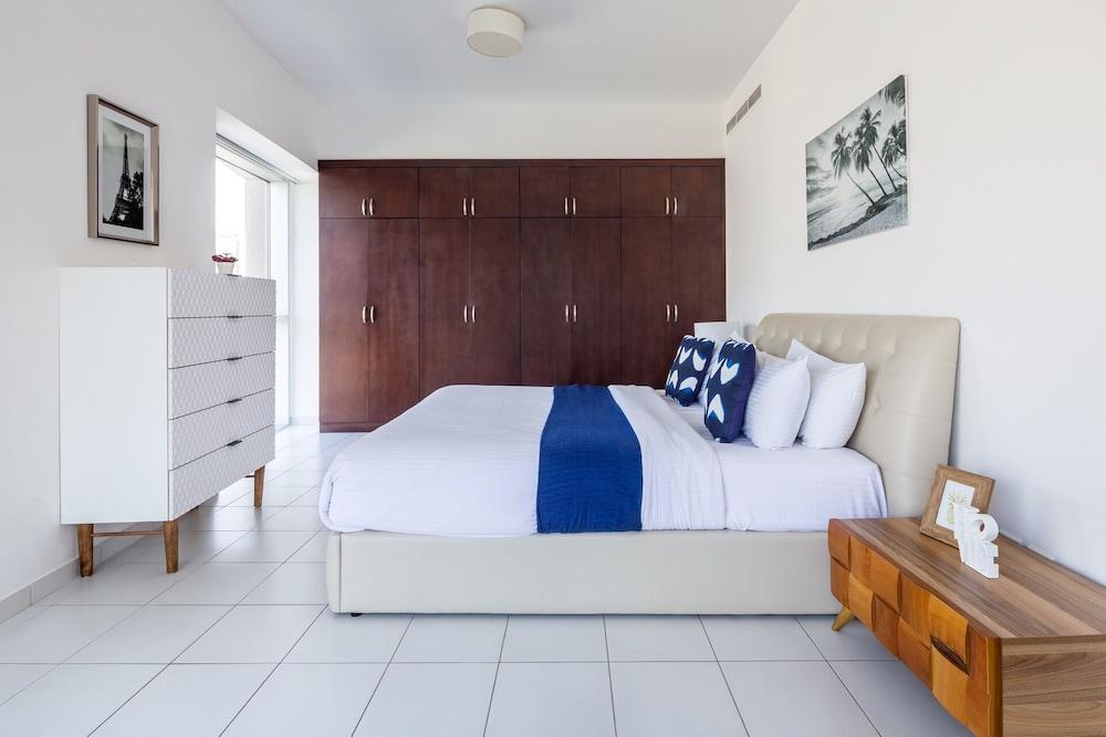 Gorgeous and Spacious 3BR With Full Marina Views!